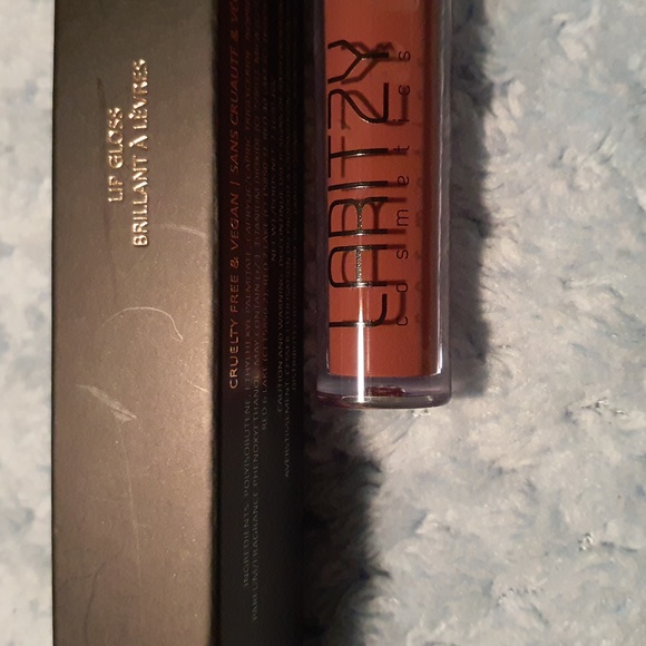 Laritzy Cosmetics- Lip Gloss - Desert Taupe 3.1g - Picture 2 of 3